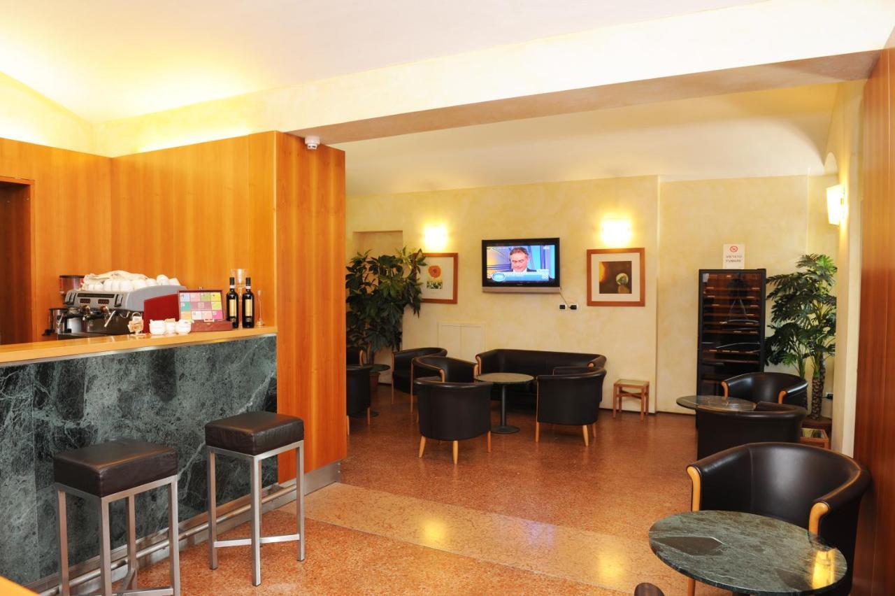 Dimora Del Barone Hotel Romagnano Sesia Buitenkant foto