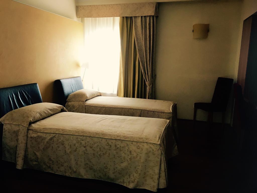 Dimora Del Barone Hotel Romagnano Sesia Buitenkant foto