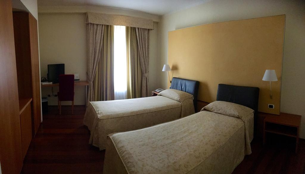 Dimora Del Barone Hotel Romagnano Sesia Buitenkant foto